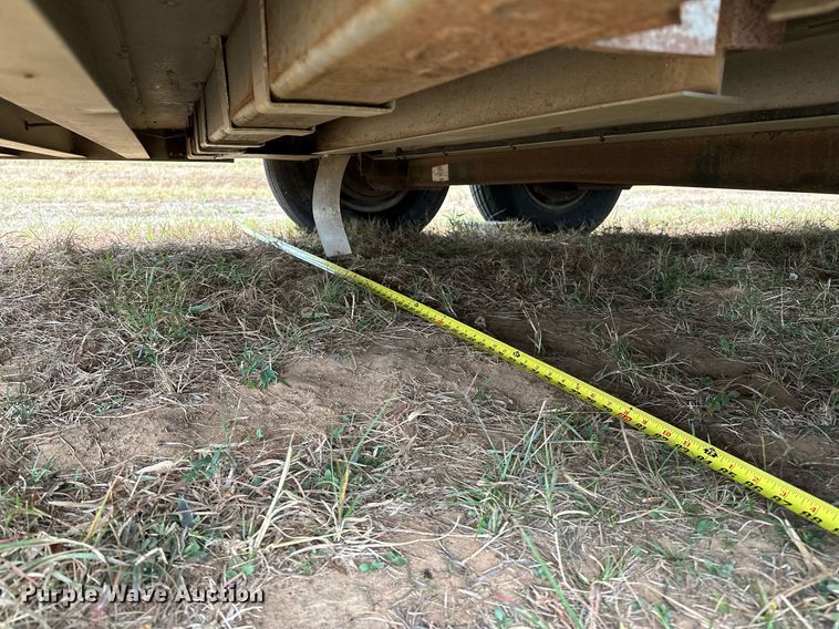 image for item NQ9490 2010 Platinum Coach  horse trailer