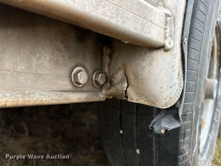 image for item NQ9490 2010 Platinum Coach  horse trailer