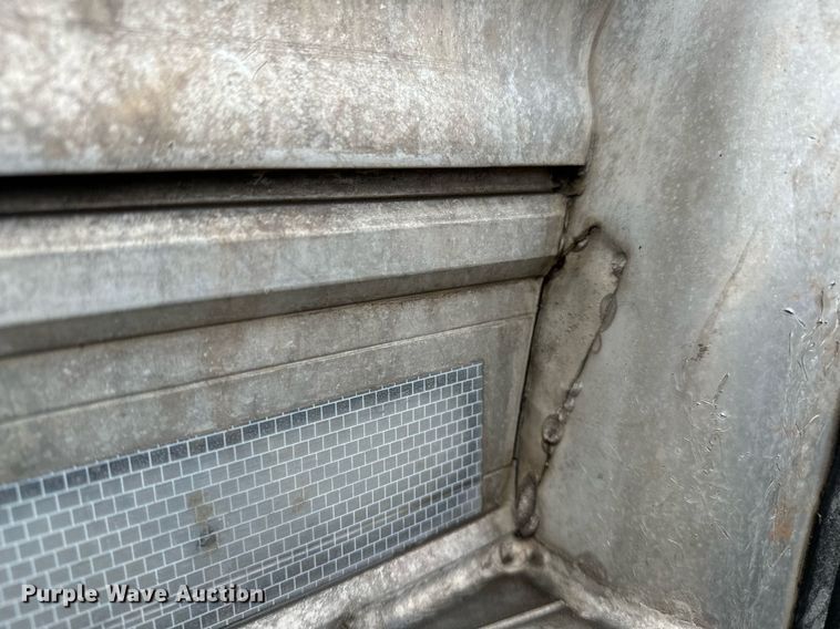 image for item NQ9490 2010 Platinum Coach  horse trailer