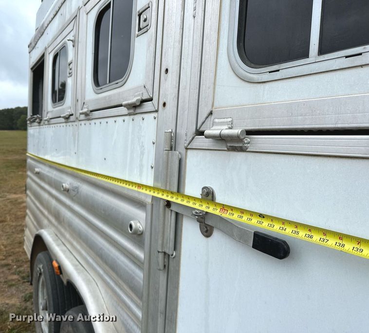 image for item NQ9490 2010 Platinum Coach  horse trailer