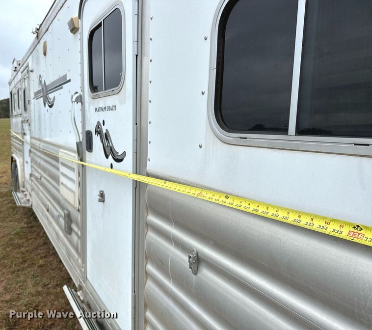 image for item NQ9490 2010 Platinum Coach  horse trailer