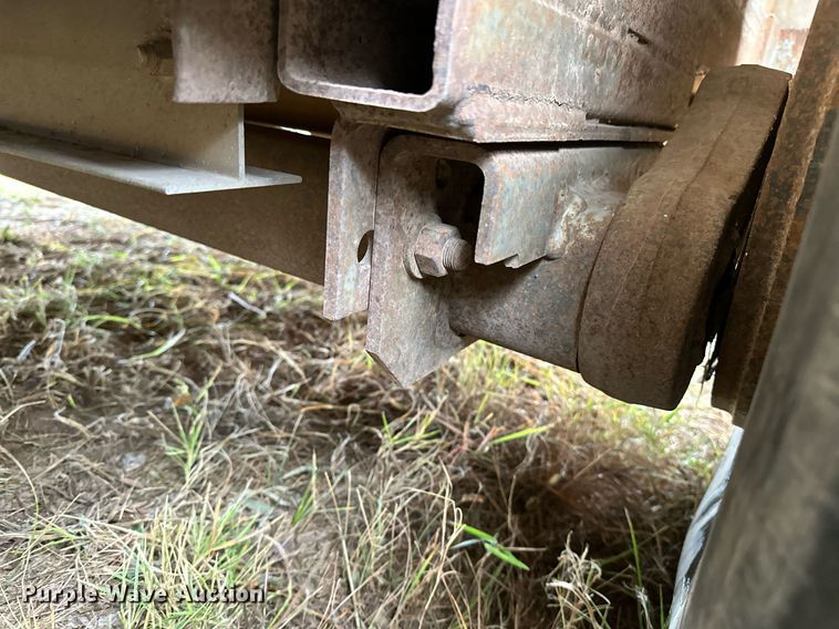 image for item NQ9490 2010 Platinum Coach  horse trailer