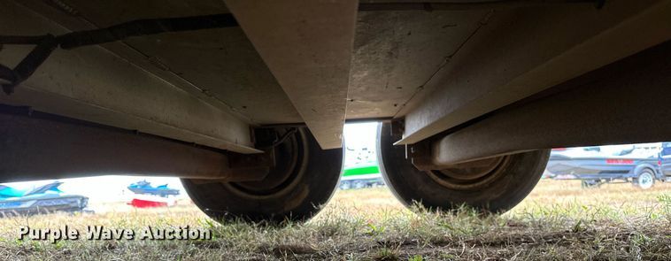 image for item NQ9490 2010 Platinum Coach  horse trailer