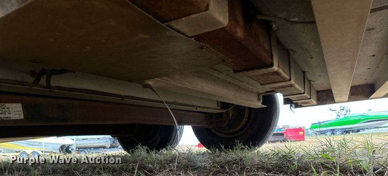 image for item NQ9490 2010 Platinum Coach  horse trailer