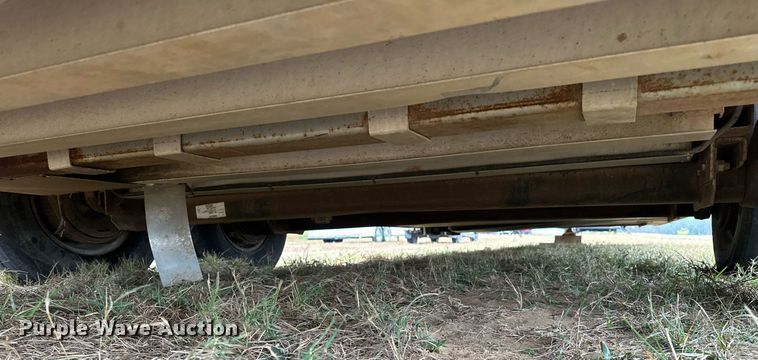 image for item NQ9490 2010 Platinum Coach  horse trailer