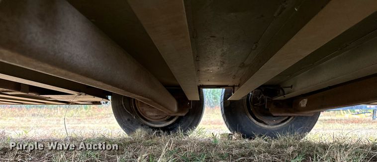 image for item NQ9490 2010 Platinum Coach  horse trailer