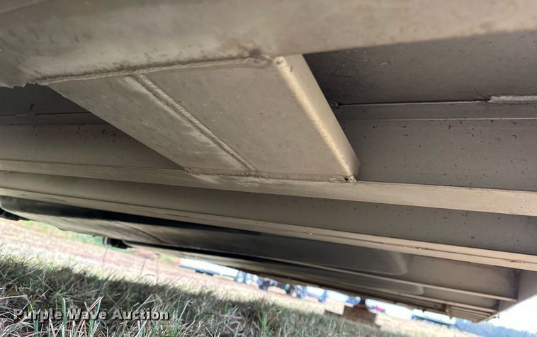 image for item NQ9490 2010 Platinum Coach  horse trailer