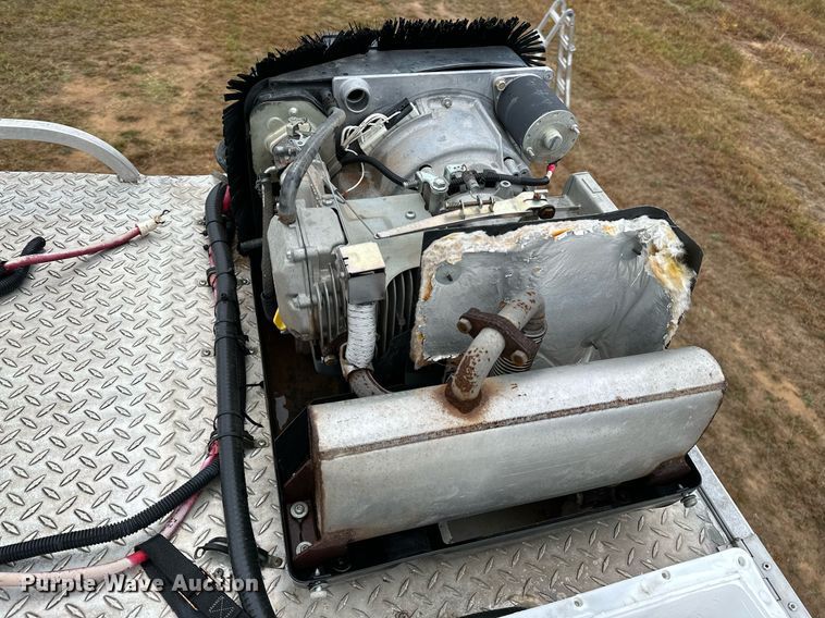 image for item NQ9490 2010 Platinum Coach  horse trailer