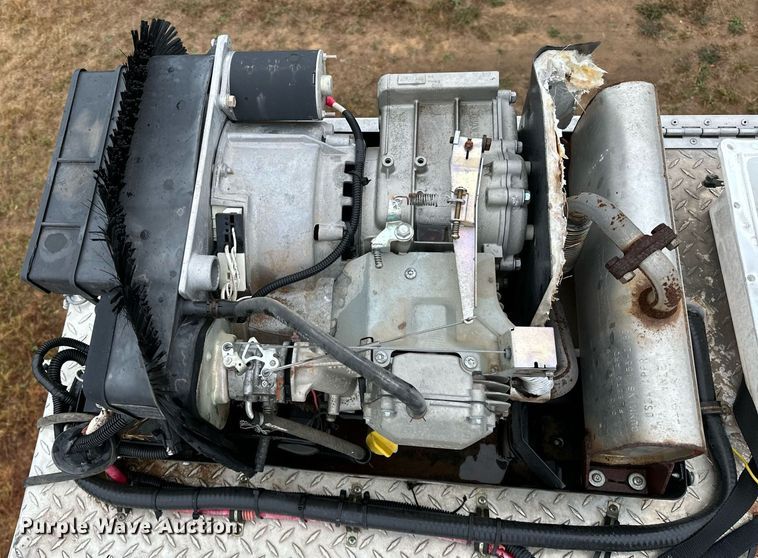 image for item NQ9490 2010 Platinum Coach  horse trailer