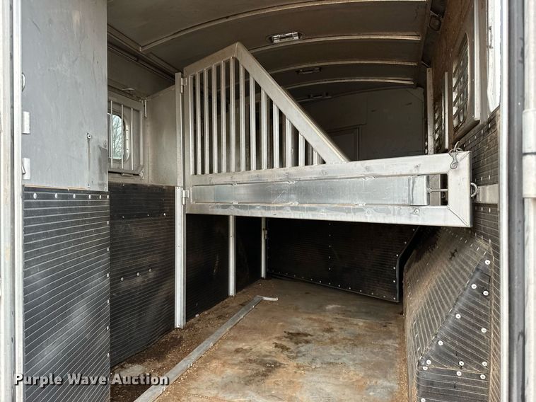 image for item NQ9490 2010 Platinum Coach  horse trailer