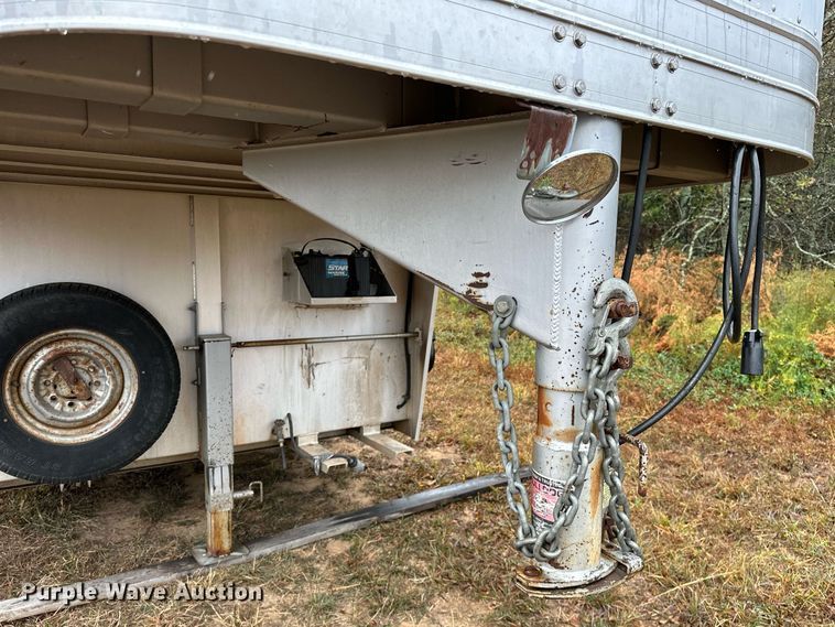 image for item NQ9491 2005 Platinum Silver  horse trailer