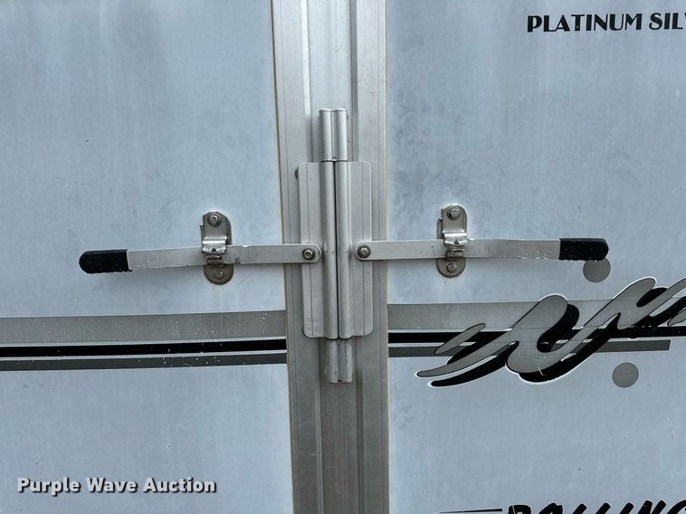 image for item NQ9491 2005 Platinum Silver  horse trailer