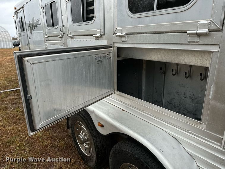 image for item NQ9491 2005 Platinum Silver  horse trailer