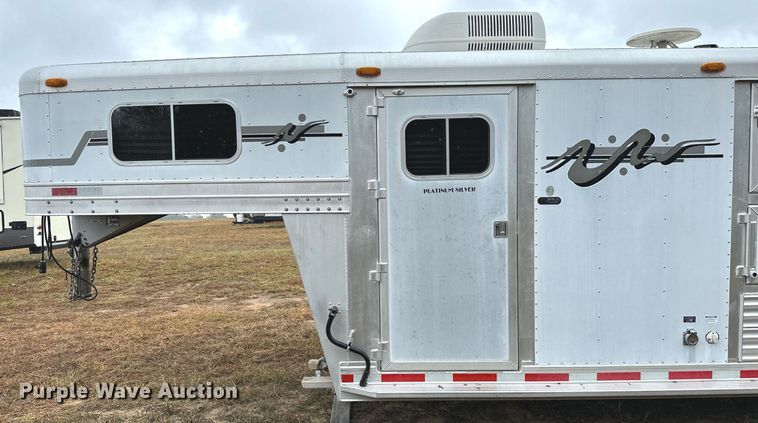 image for item NQ9491 2005 Platinum Silver  horse trailer