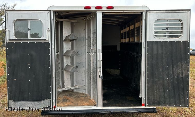 image for item NQ9491 2005 Platinum Silver  horse trailer