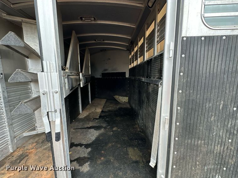 image for item NQ9491 2005 Platinum Silver  horse trailer