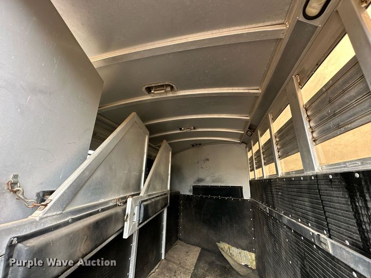 image for item NQ9491 2005 Platinum Silver  horse trailer