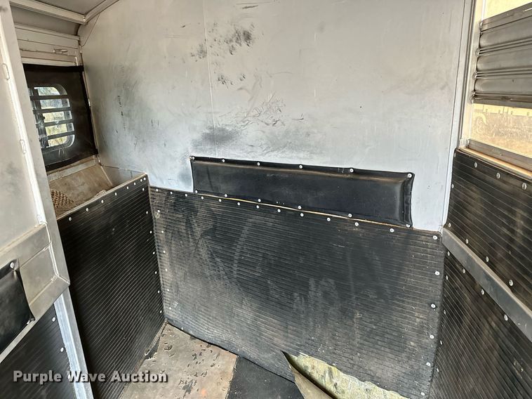 image for item NQ9491 2005 Platinum Silver  horse trailer