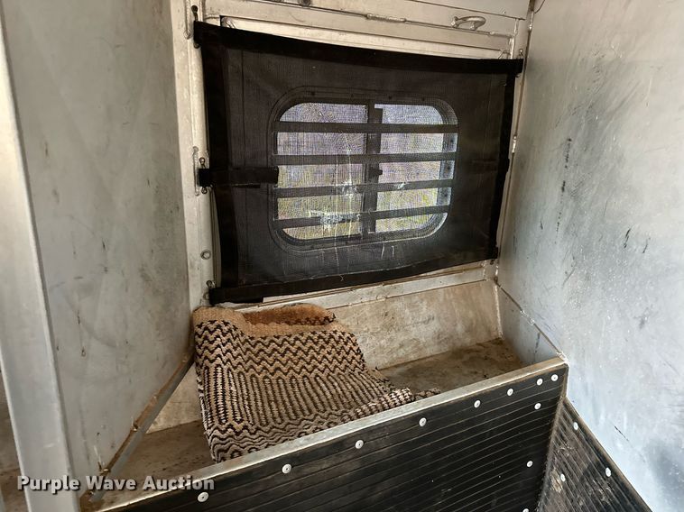 image for item NQ9491 2005 Platinum Silver  horse trailer