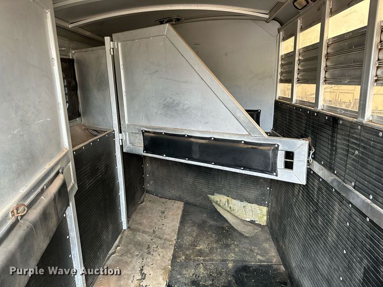 image for item NQ9491 2005 Platinum Silver  horse trailer