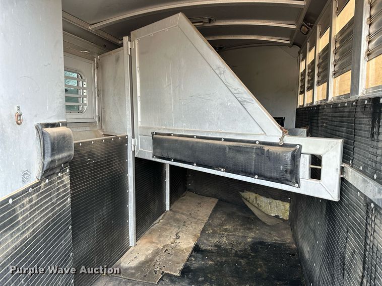 image for item NQ9491 2005 Platinum Silver  horse trailer