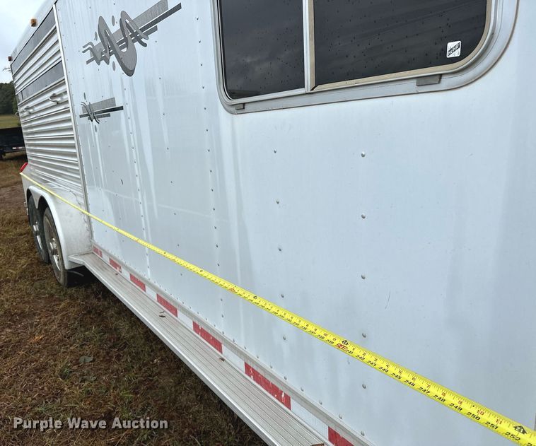 image for item NQ9491 2005 Platinum Silver  horse trailer