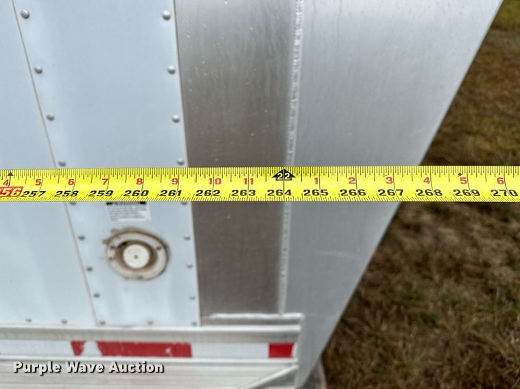 image for item NQ9491 2005 Platinum Silver  horse trailer