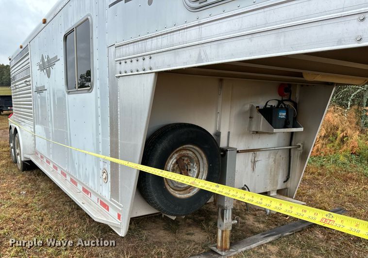 image for item NQ9491 2005 Platinum Silver  horse trailer