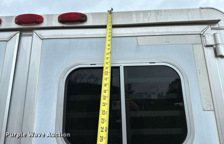 image for item NQ9491 2005 Platinum Silver  horse trailer