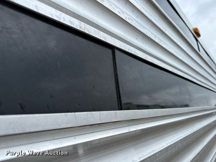 image for item NQ9491 2005 Platinum Silver  horse trailer