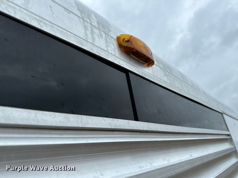 image for item NQ9491 2005 Platinum Silver  horse trailer