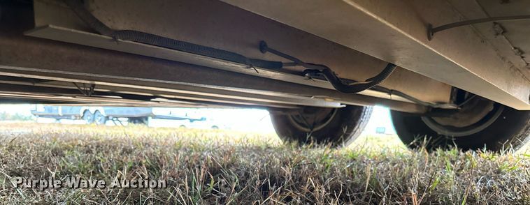 image for item NQ9491 2005 Platinum Silver  horse trailer