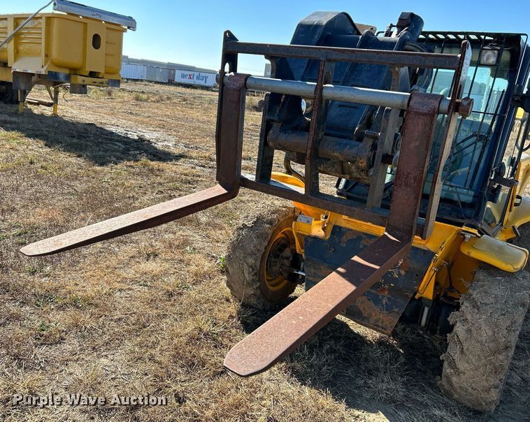 image for item NR9338 2007 JCB 520 telehandler