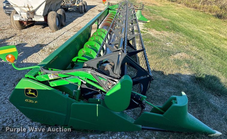 image for item NR9342 2008 John Deere 635F HydraFlex flex head