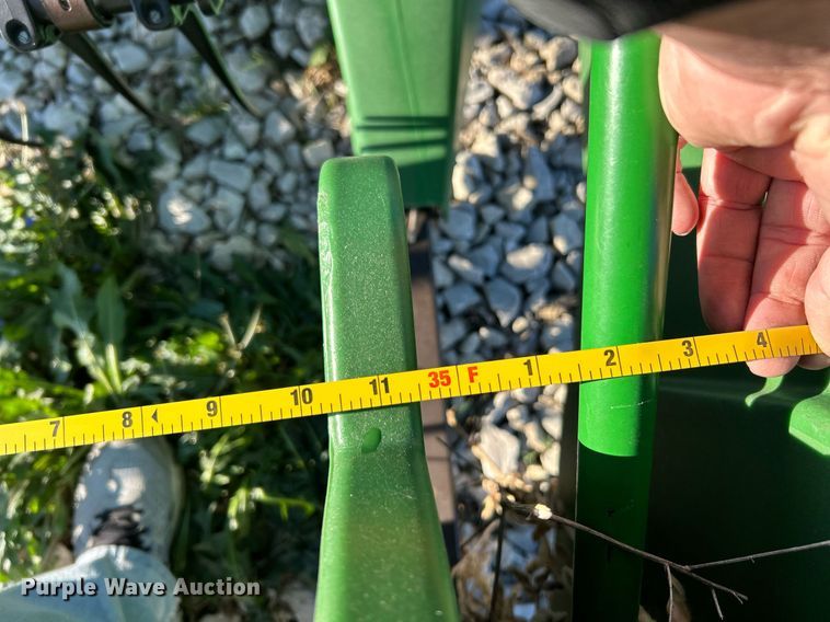 image for item NR9342 2008 John Deere 635F HydraFlex flex head