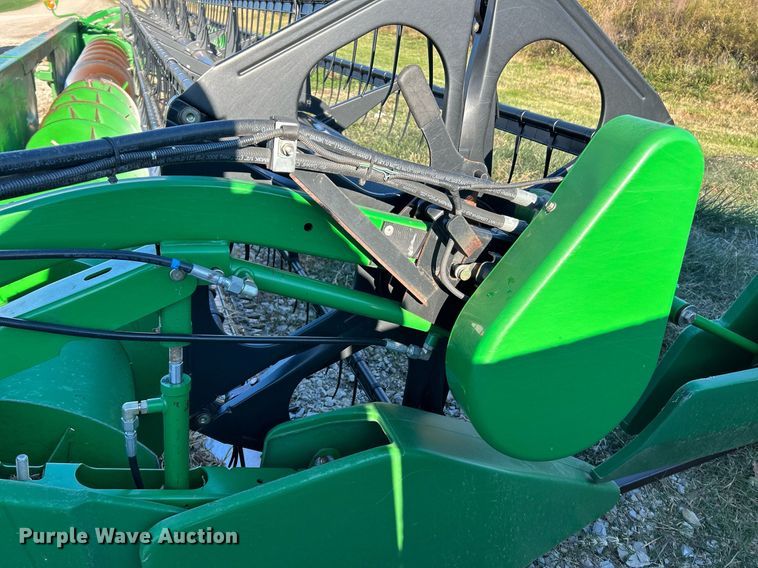 image for item NR9342 2008 John Deere 635F HydraFlex flex head