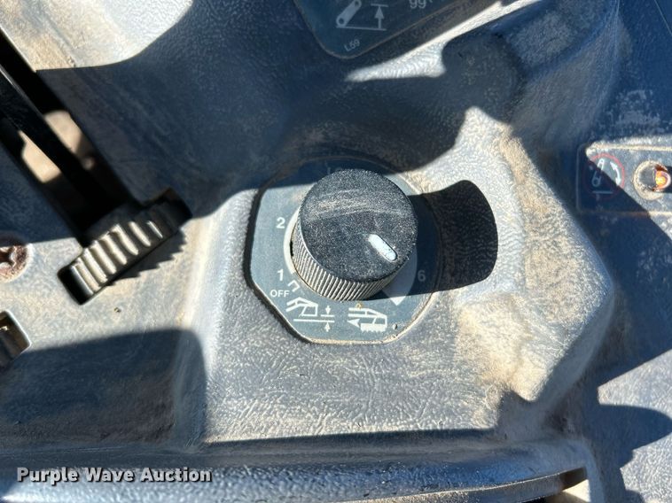 image for item NR9344 1996 Caterpillar Challenger CH55 tractor