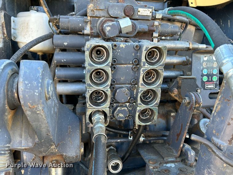 image for item NR9344 1996 Caterpillar Challenger CH55 tractor