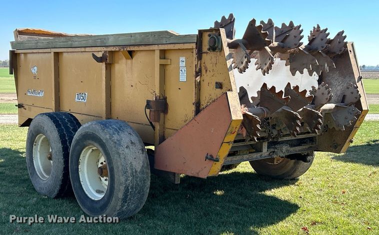 image for item NR9349 Knight  1050 manure spreader