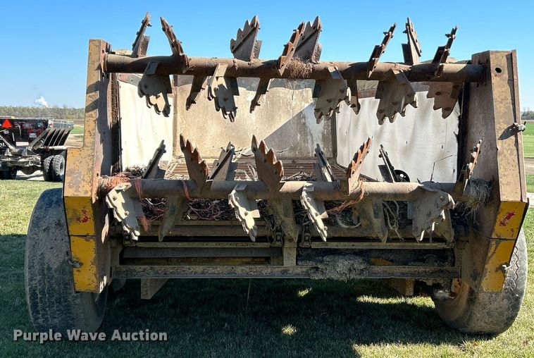 image for item NR9349 Knight  1050 manure spreader