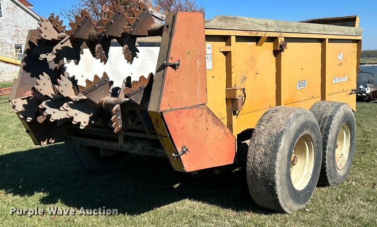 image for item NR9349 Knight  1050 manure spreader