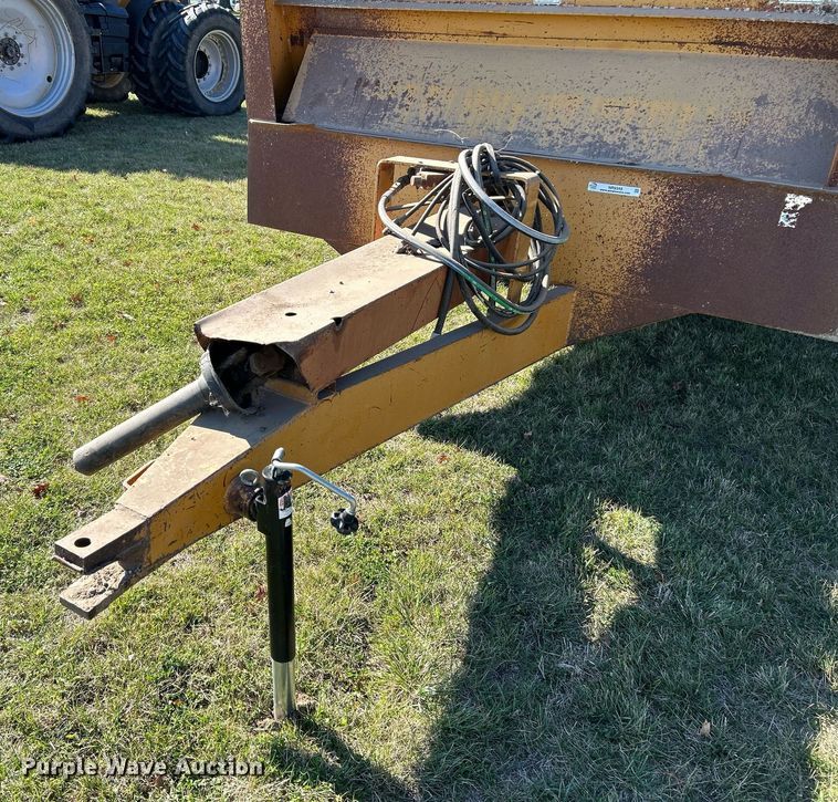 image for item NR9349 Knight  1050 manure spreader