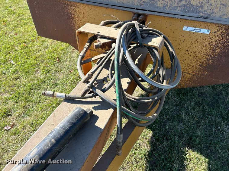 image for item NR9349 Knight  1050 manure spreader