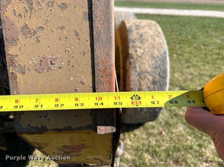 image for item NR9349 Knight  1050 manure spreader