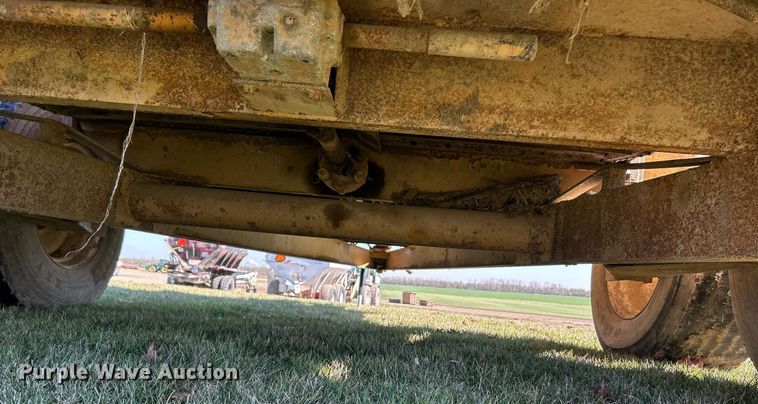 image for item NR9349 Knight  1050 manure spreader