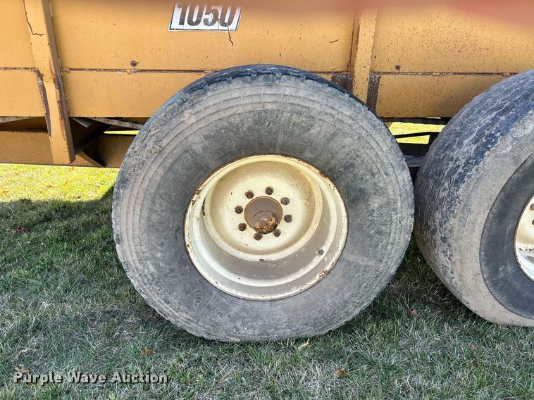 image for item NR9349 Knight  1050 manure spreader