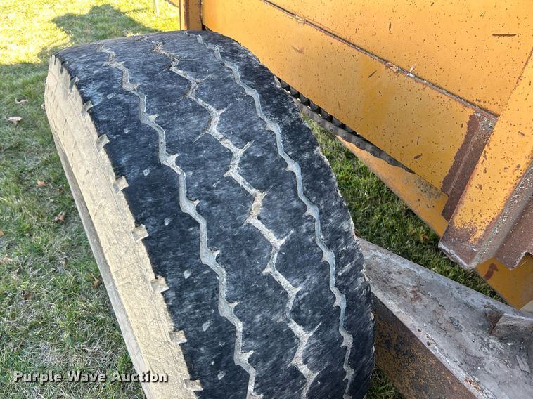 image for item NR9349 Knight  1050 manure spreader