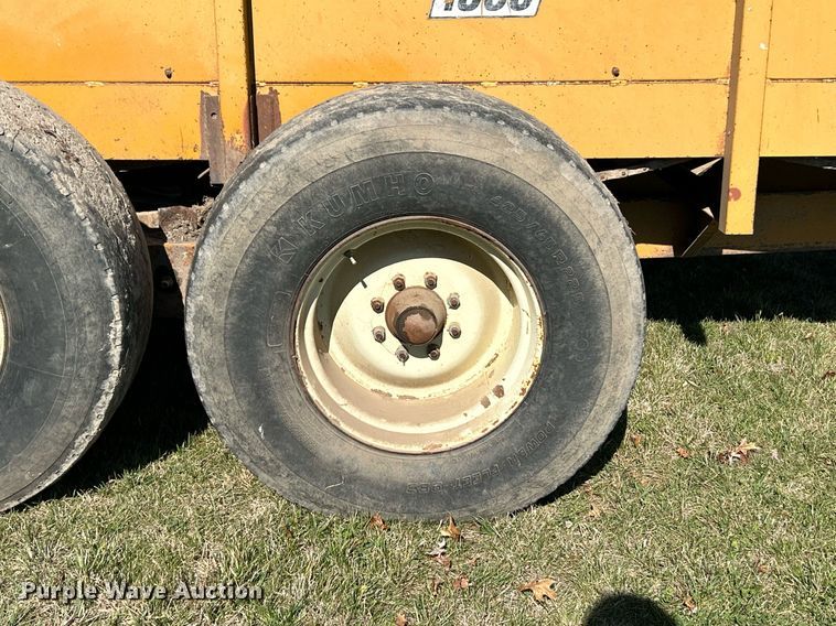 image for item NR9349 Knight  1050 manure spreader