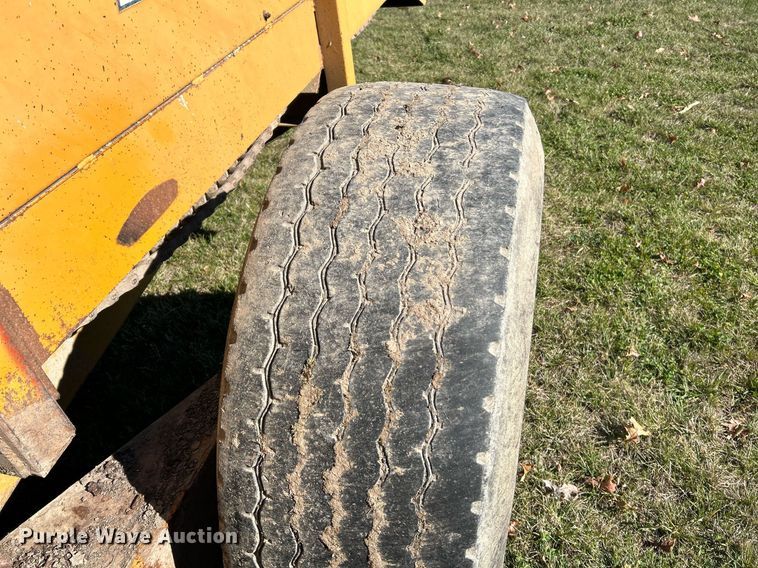 image for item NR9349 Knight  1050 manure spreader