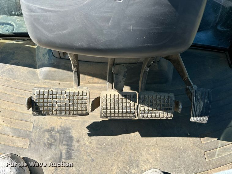 image for item NR9350 2012 Challenger MT675D tractor